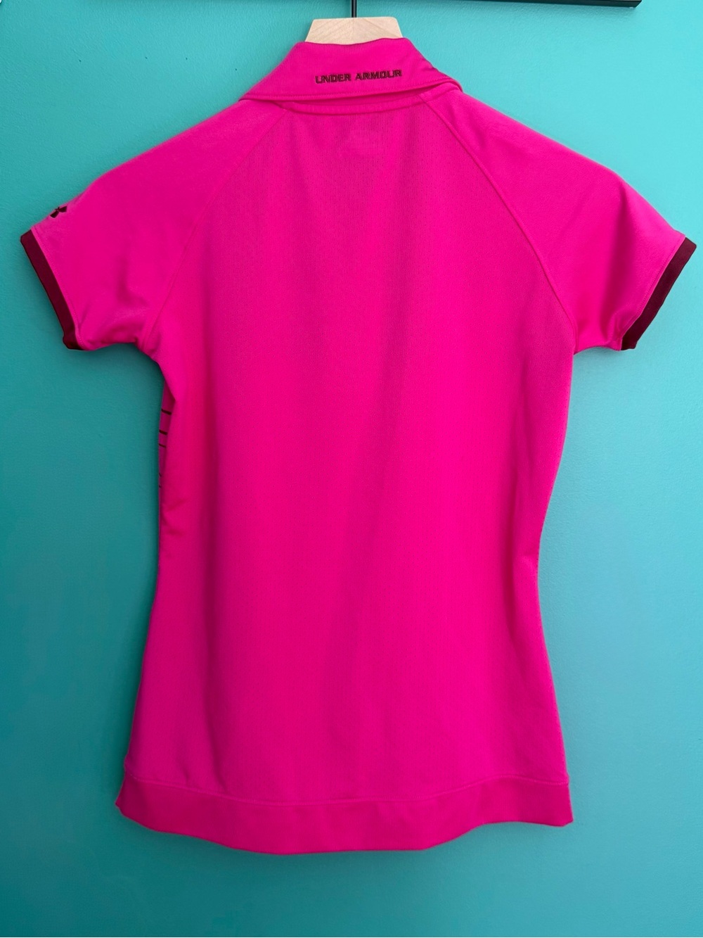 XS Like New Under Armour Heat Gear Women’s Golf Shirt Hot Pink Performance Polo - Picture 6 of 11